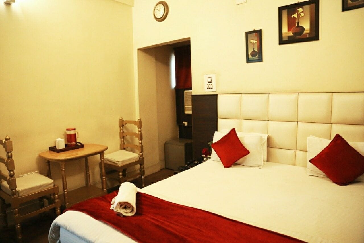 Executive kamer | Een bureau, een laptopwerkplek, gratis wifi, beddengoed