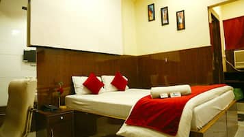 Superior Room, 1 Bedroom, Smoking | Desk, laptop workspace, free WiFi, bed sheets