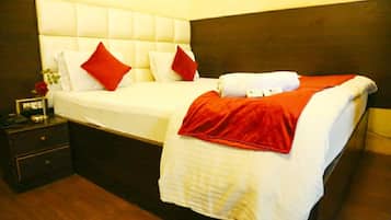 Executive Room | Desk, laptop workspace, free WiFi, bed sheets