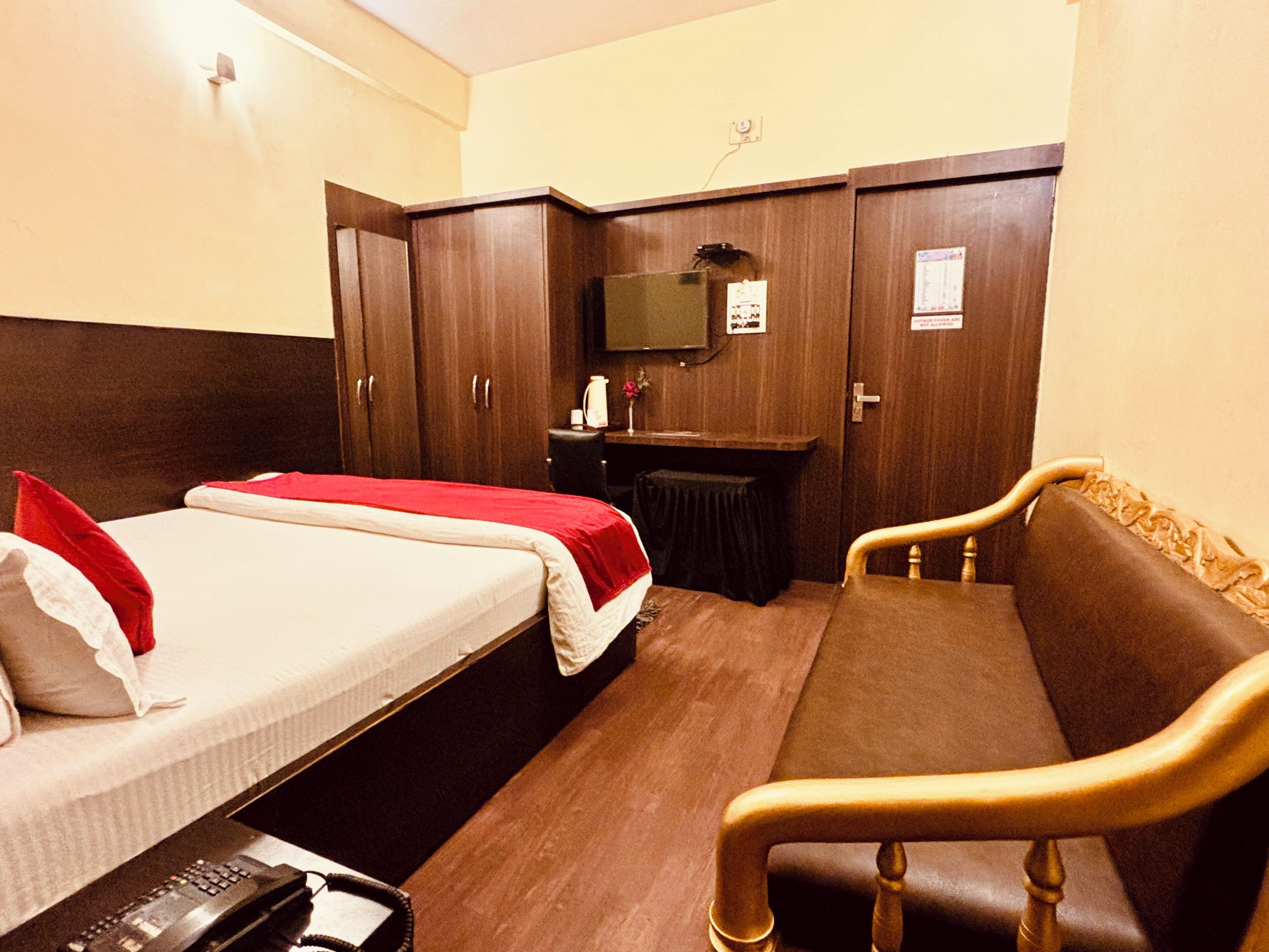 Executive Room | Bathroom | Shower, bathrobes, slippers, towels