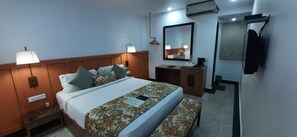 ห้องคลาสสิก | ตู้นิรภัยในห้องพัก, เตารีด/โต๊ะรีดผ้า, Wi-Fi ฟรี, ผ้าปูที่นอน