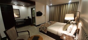 豪華客房 | 房內夾萬、熨斗/熨衫板、免費 Wi-Fi、床單