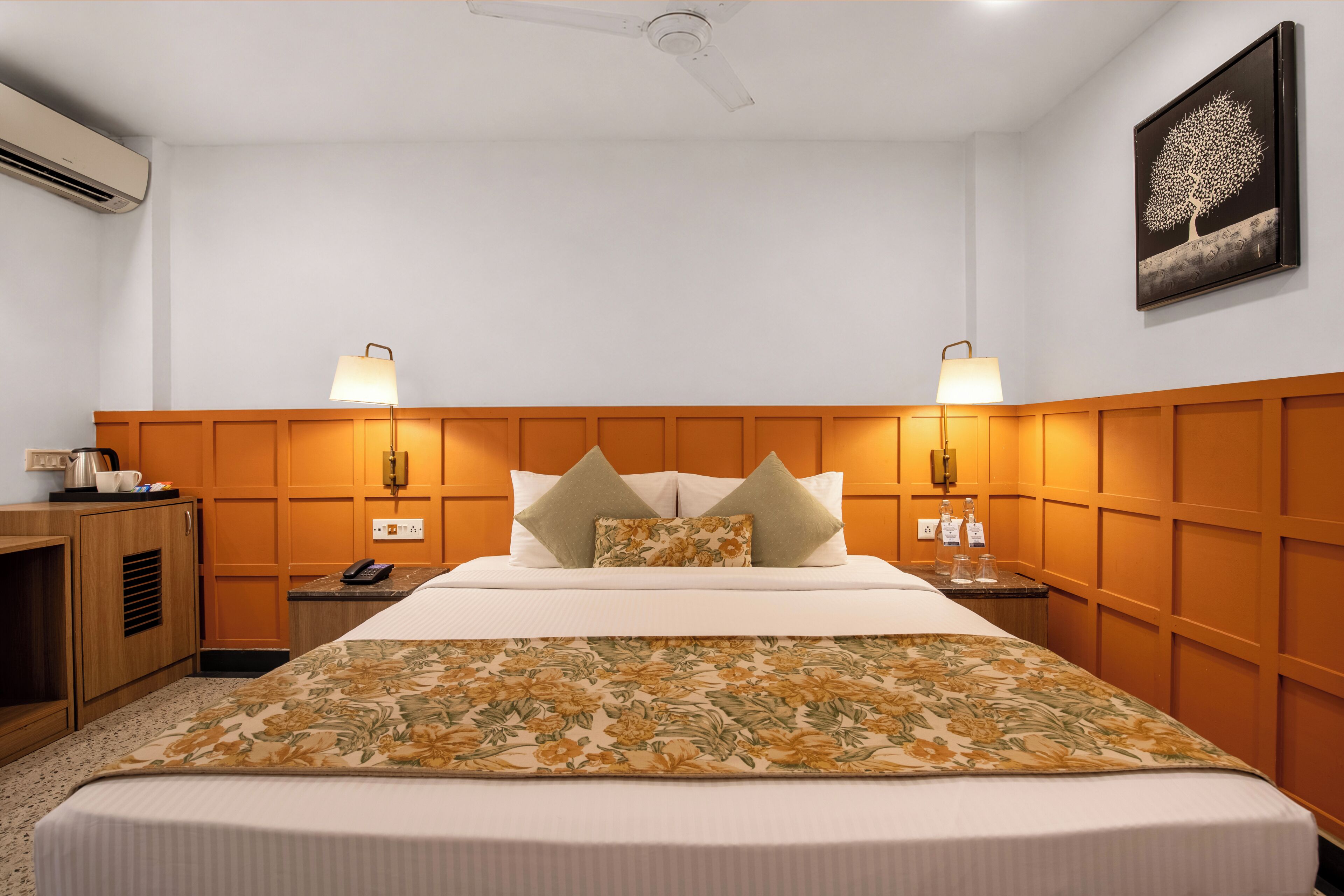 Classic Room | Bathroom | Shower, free toiletries, bidet, towels