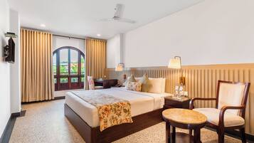Deluxe Double Room | In-room safe, iron/ironing board, free WiFi, bed sheets