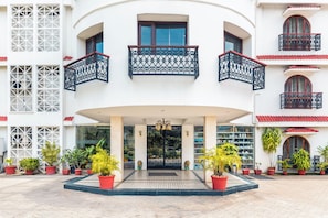 Pintu masuk hartanah