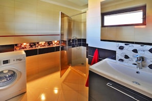 Bathtub, hair dryer, towels