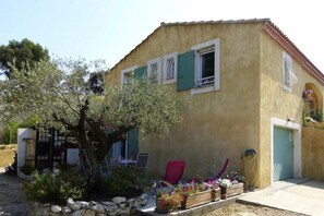 Exterior - Cottage in Bellegarde near Camargue Reserve (Bellegarde)