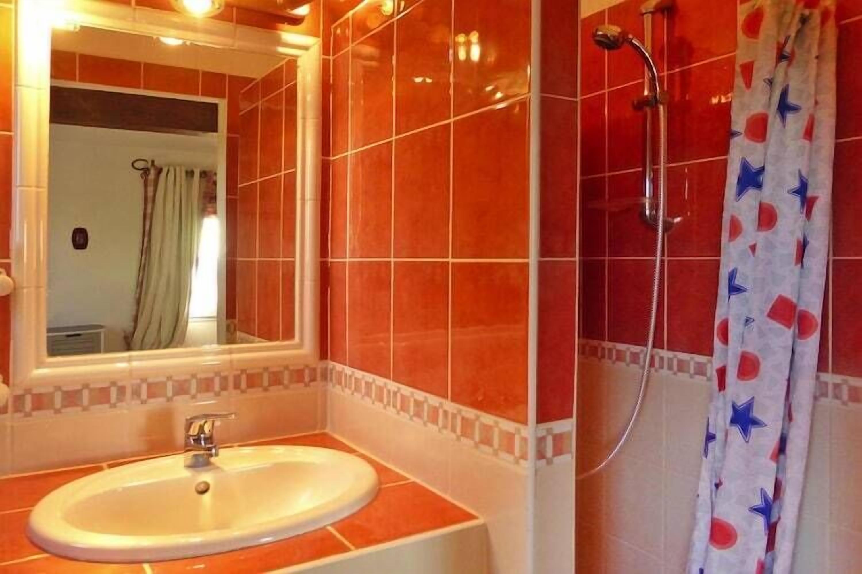 Shower, towels