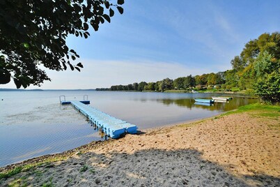 Lakeside holiday home, private garden