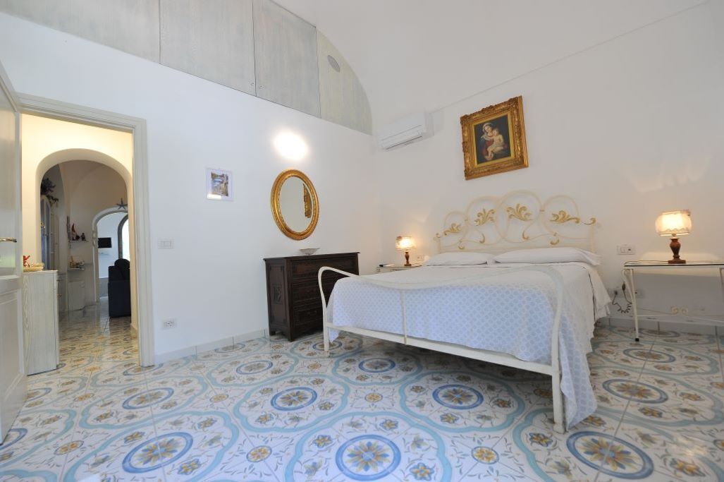 3 bedrooms, in-room safe, iron/ironing board, travel cot