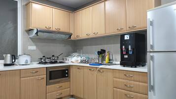 Fridge, oven, electric kettle, cookware/dishes/utensils