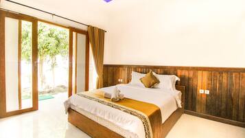 Standard Double Room | Desk