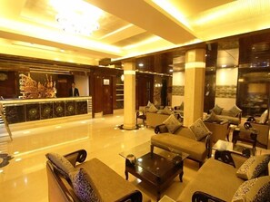 ฝ่ายต้อนรับ