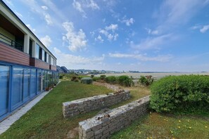 Property grounds - Relax with Sea Views Every Morning (Roscoff)