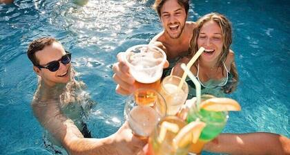 Comfortable holiday home with summer pool + sauna