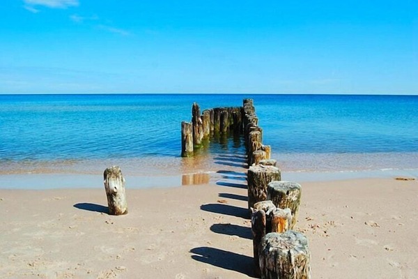 Una spiaggia nelle vicinanze