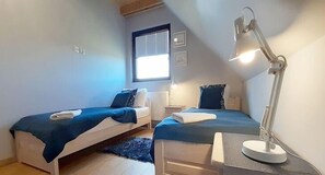 4 bedrooms, iron/ironing board, Internet