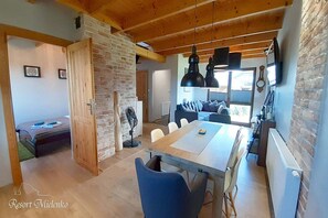 4 soverom, strykejern/-brett, reiseseng for barn og wi-fi (inkludert)