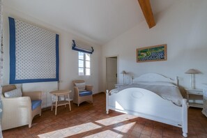 3 bedrooms, free WiFi - Relaxing La Motte Hideaway for a Group (La Motte)