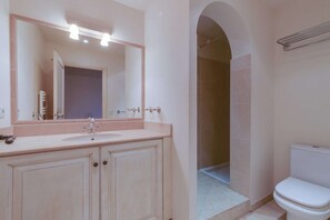 Bathtub - Relaxing La Motte Hideaway for a Group (La Motte)
