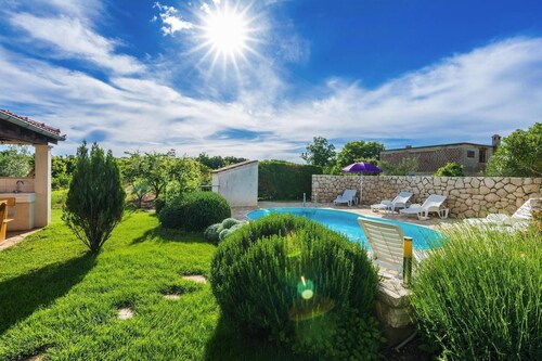 Apartment in Nin near the Beach & Pool