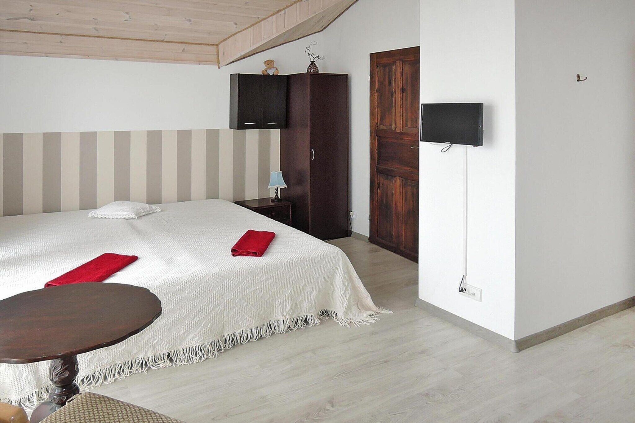 7 habitaciones, cuna de viaje, wifi gratis y ropa de cama 