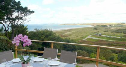 Steinhaus in der Bretagne mit Meerblick