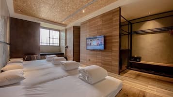Japanese Family Room | 1 bedroom, blackout curtains, soundproofing, free WiFi