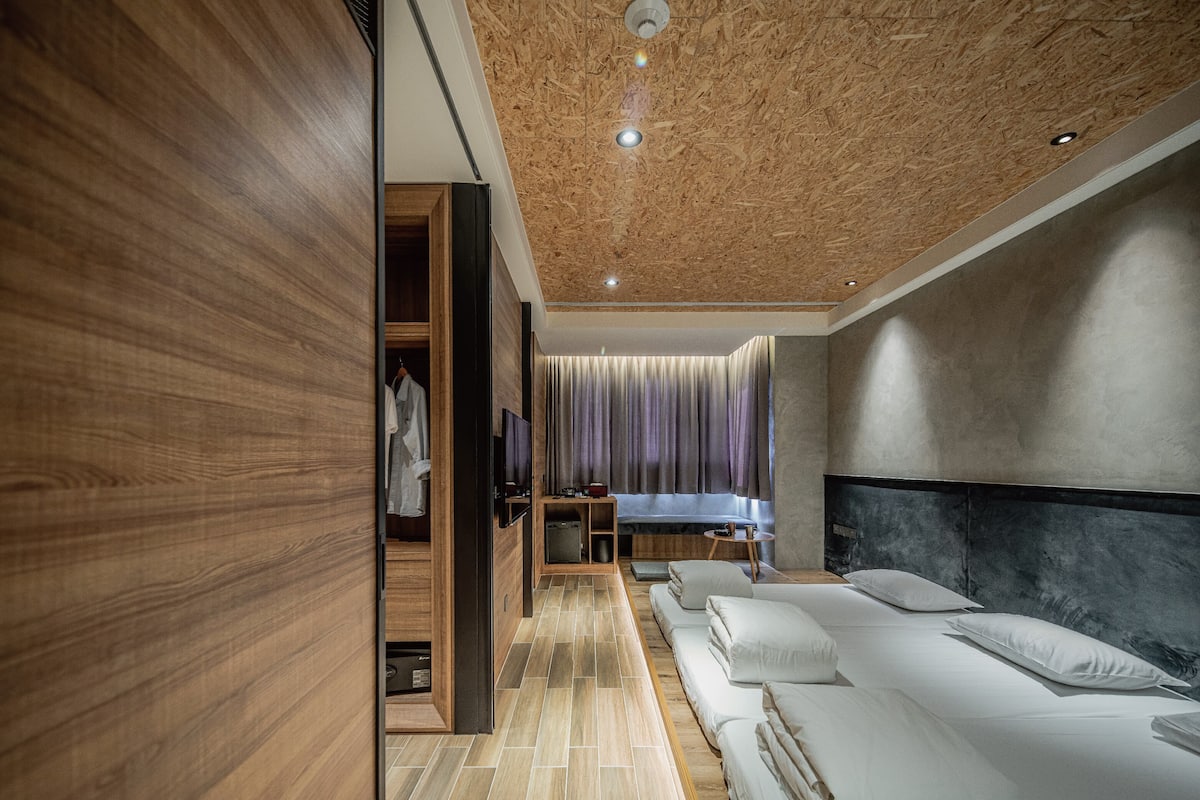 1 bedroom, blackout curtains, soundproofing, free WiFi
