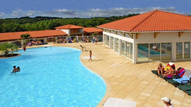 Pool - Countryside Holiday Home with Pool (Cassen)