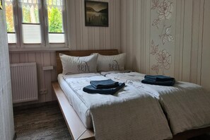 1 slaapkamer, een strijkplank/strijkijzer, reisbedje, gratis wifi