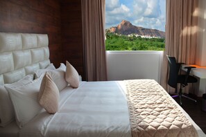 Literie de qualité supérieure, matelas mémoire de forme, minibar, bureau