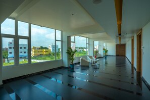 43 インチのLED テレビ (デジタル放送視聴可)、テレビ