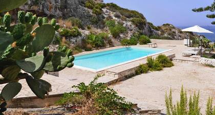 Igloo Home Plemmirio with Sea Access & Pool