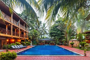 Outdoor pool - TSG Blue Resort and Spa (Port Blair)