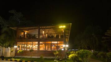 Experience the serene atmosphere of this modern building surrounded by a well-maintained garden.