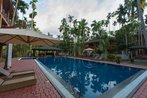Outdoor pool - TSG Blue Resort and Spa (Port Blair)