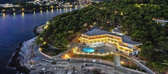 Apartamento en Jelsa con piscina