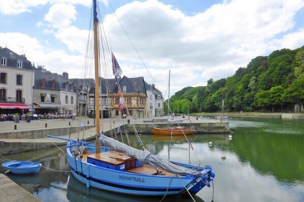 A harbor with boats, buildings, and a waterfront promenade. - Holiday Home in Carnac near Sandy Beach (Carnac)