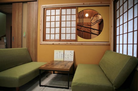 Bed in 4-Bed Female Dormitory Room | Hypo-allergenic bedding, desk, laptop workspace, free WiFi. Maru House - Hostel