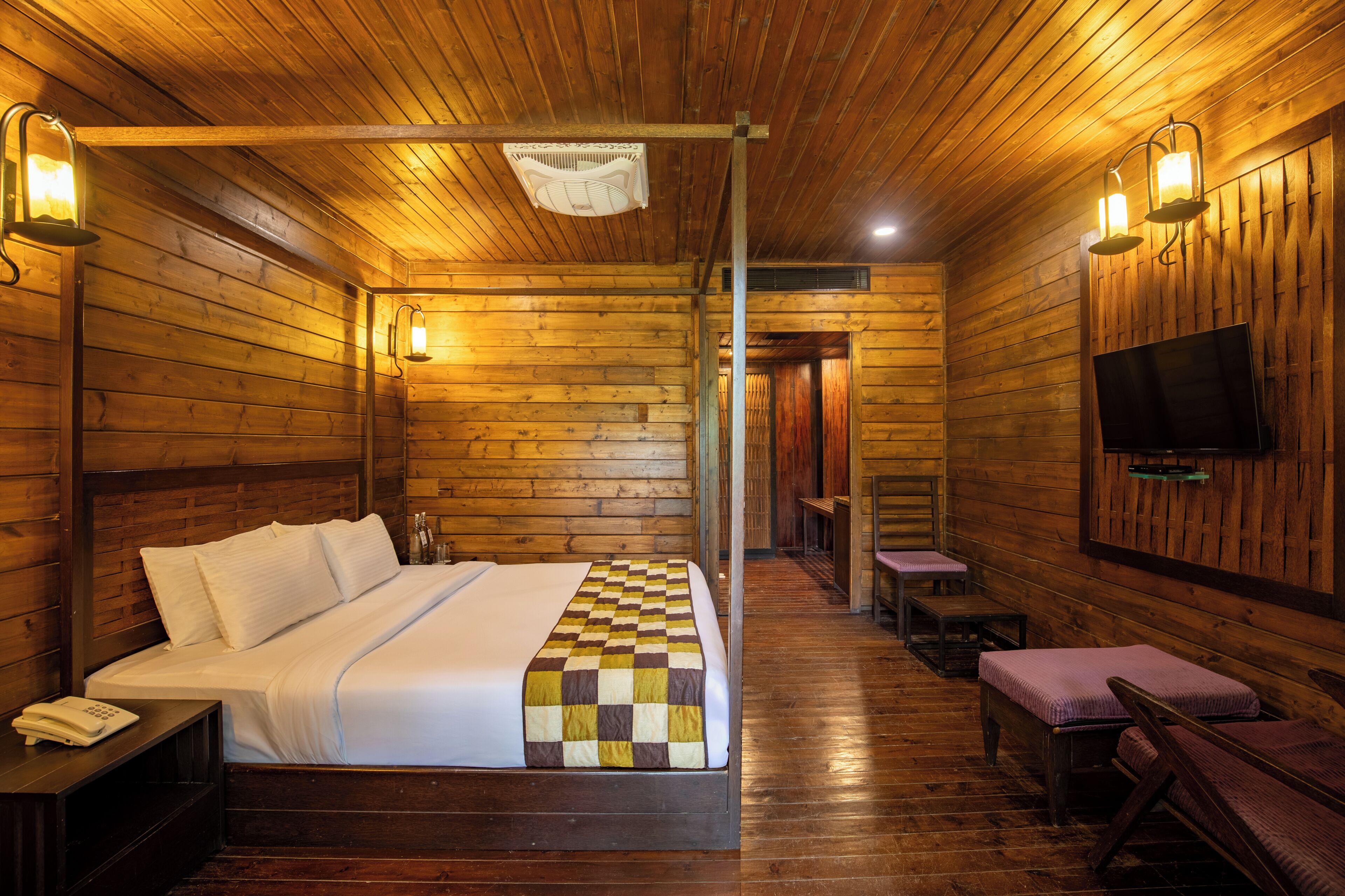 Luxury Room | In-room safe, bed sheets