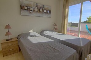 2 bedrooms, travel cot, free WiFi - Apartment on golf course Calanoca (Mijas Costa)