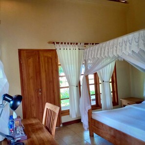 8 bedrooms, WiFi, bed sheets - Maisonette with ocean view (Kabupaten Karangasem)