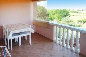 Outdoor dining - Apartment in Privlaka near Nin & Beaches (Privlaka)