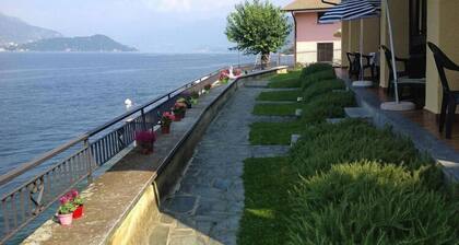 Appartement au bord du lac de CĂŽme