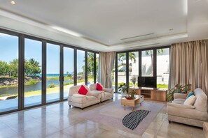 Een 40-inch flatscreentelevisie met digitale zenders