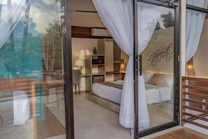 Interior - Bird of Paradise (Panglao)