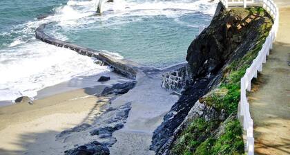 Apartment in St Quay near Seven Beaches