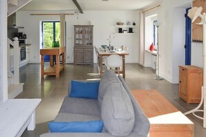 Smart TV - Holiday Home in Brittany near Sandy Beaches (Locquirec)