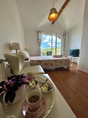 Double Room With The Lake View | Desk, iron/ironing board, free WiFi, bed sheets - Villa Chingo (Ohrid)